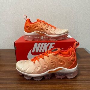 Nike Air Vapormax Plus DQ8588-800 Guava Ice Rush Sunset Orange Women's Size 7